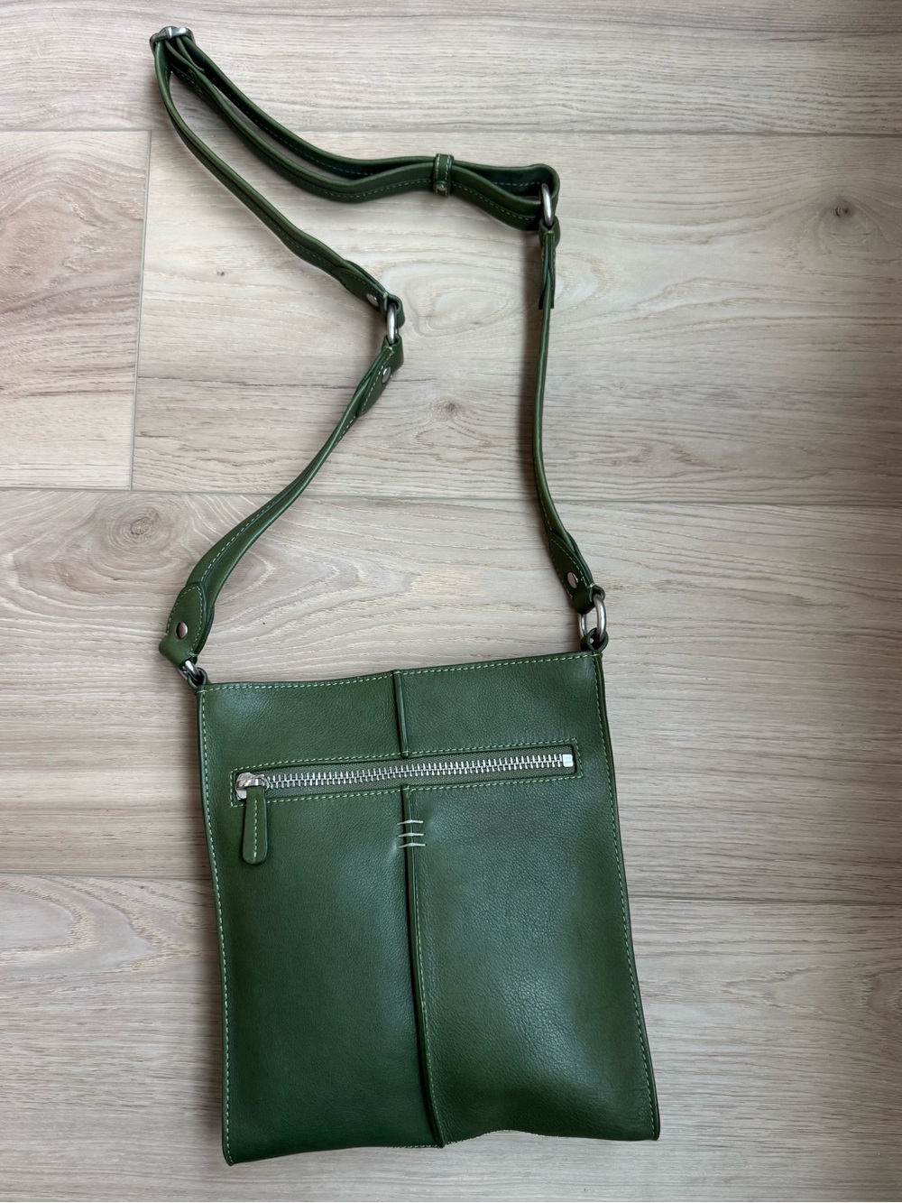 Ellington Joni Green Leather British Crossbody Bag Purse